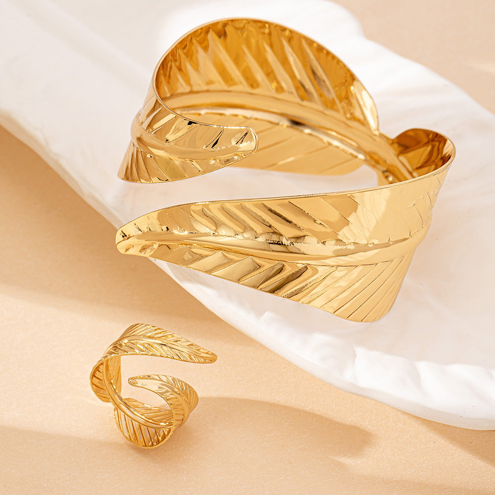 Luméra Luxe Open Armband ✨